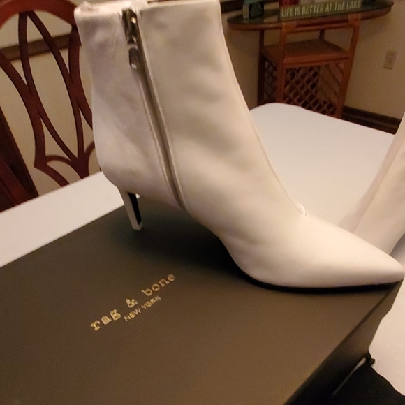 BOOTS - Picture 5 of 8